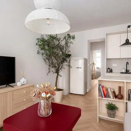 Apartamento Limewash In Vrsovice By Days